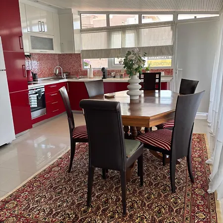 Apartman η βεράντα